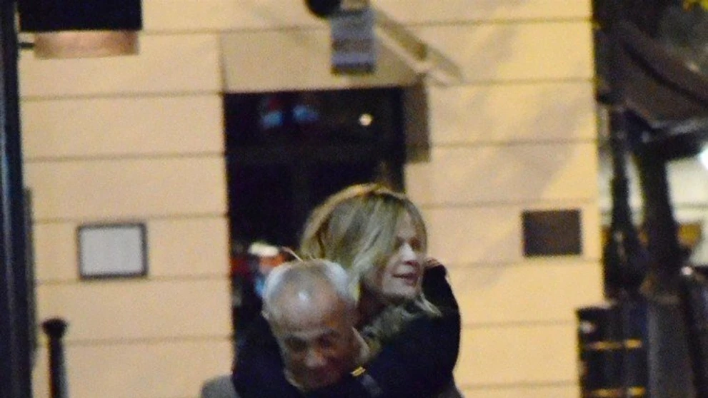 Andrew Ridgeley s neznámou blondínou. 