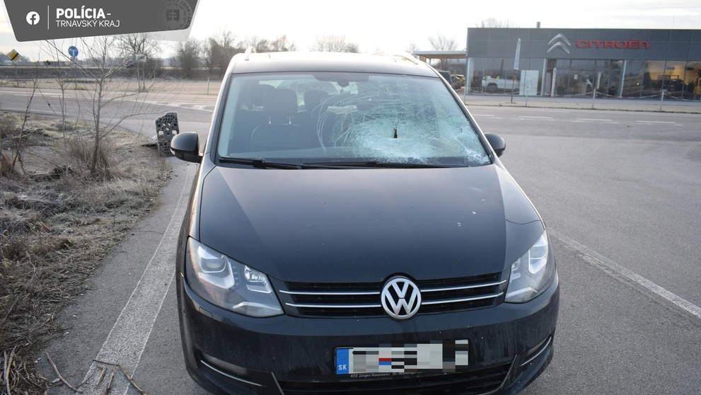 Polícia upozorňuje vodičov na kusy ľadu