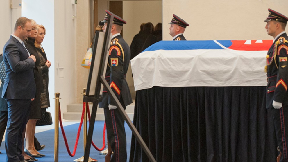 Verejnosť sa lúči s exprezidentom Michalom Kováčom v Rytierskej sále Bratislavského hradu.