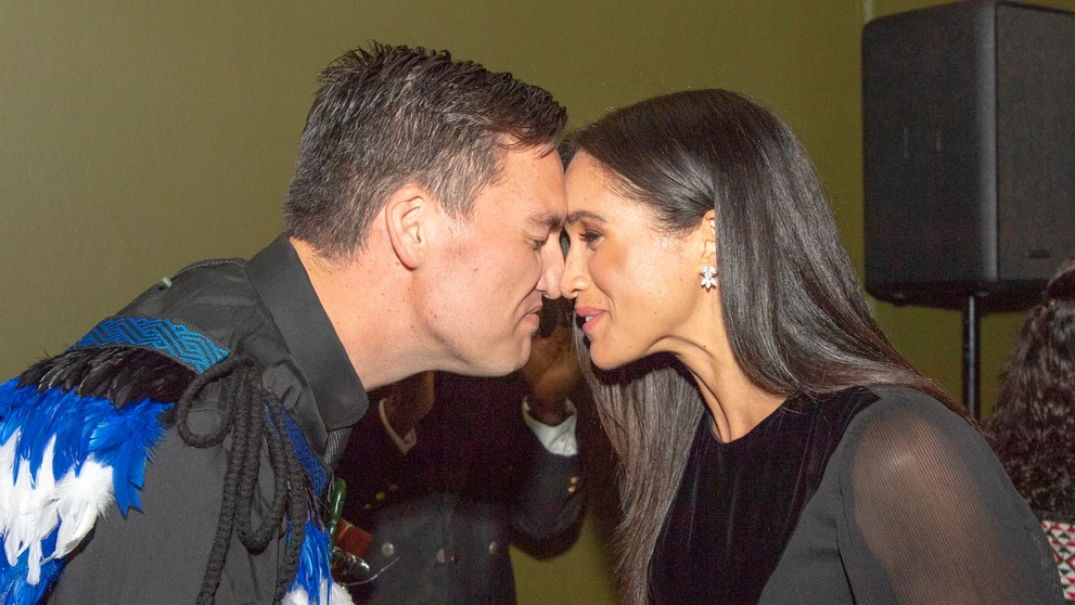 Vojvodkyňa Meghan pri tradičnom maorskom pozdrave