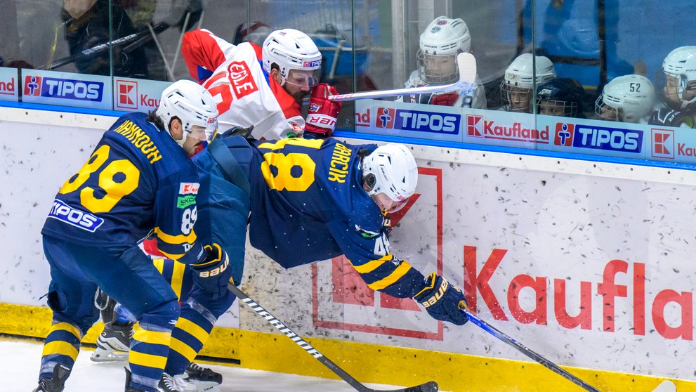 Na snímke zľava Dante Dannoun (Spišská Nová Ves), Haralds Egle (Liptovský Mikuláš) a Samuel Barcík (Spišská Nová Ves)