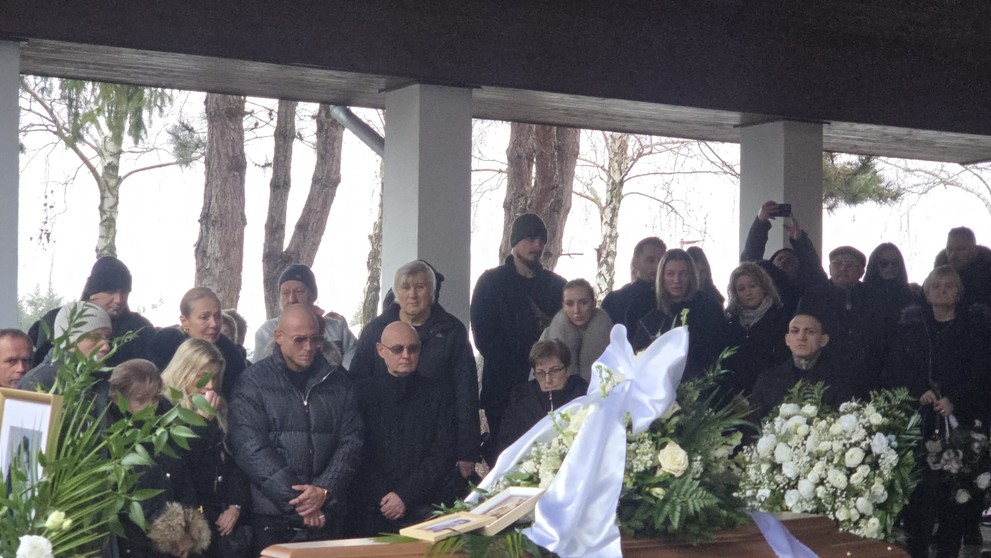 Smútiaci vrátane snúbenca Roderika Dobosiho a tiež bývalého partnera Gábora Borárosa. 