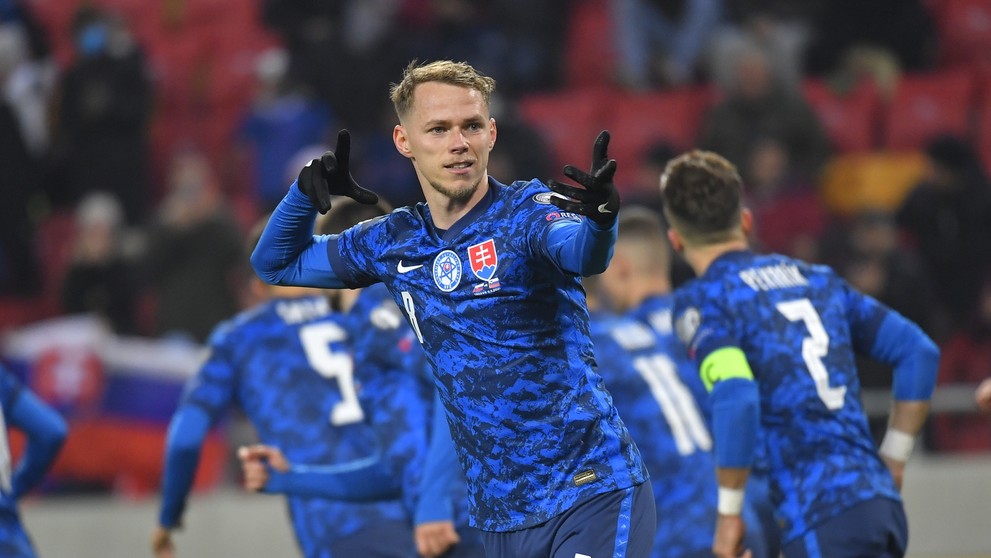 Ondrej Duda sa teší po strelení vyrovnávajúceho gólu v kvalifikácii MS 2022 proti Slovinsku.