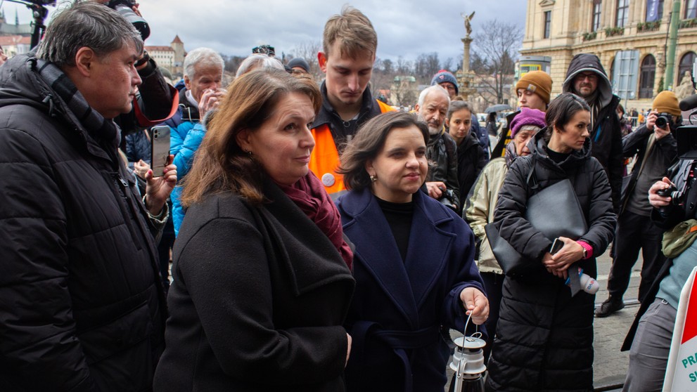 Pietne podujatie na pamiatku obetí tragickej streľby v Prahe.