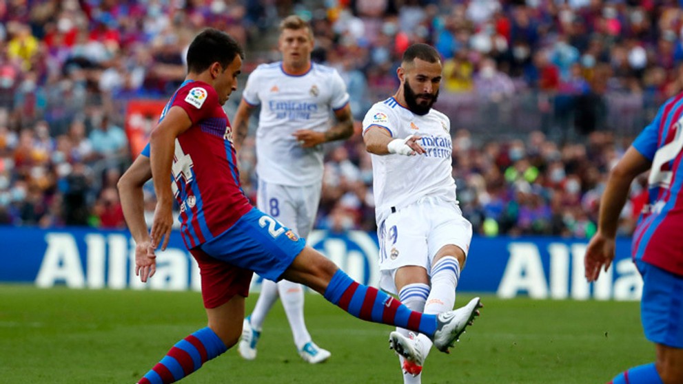 Eric Garcia (Barcelona) a Karim Benzema (Real Madrid).