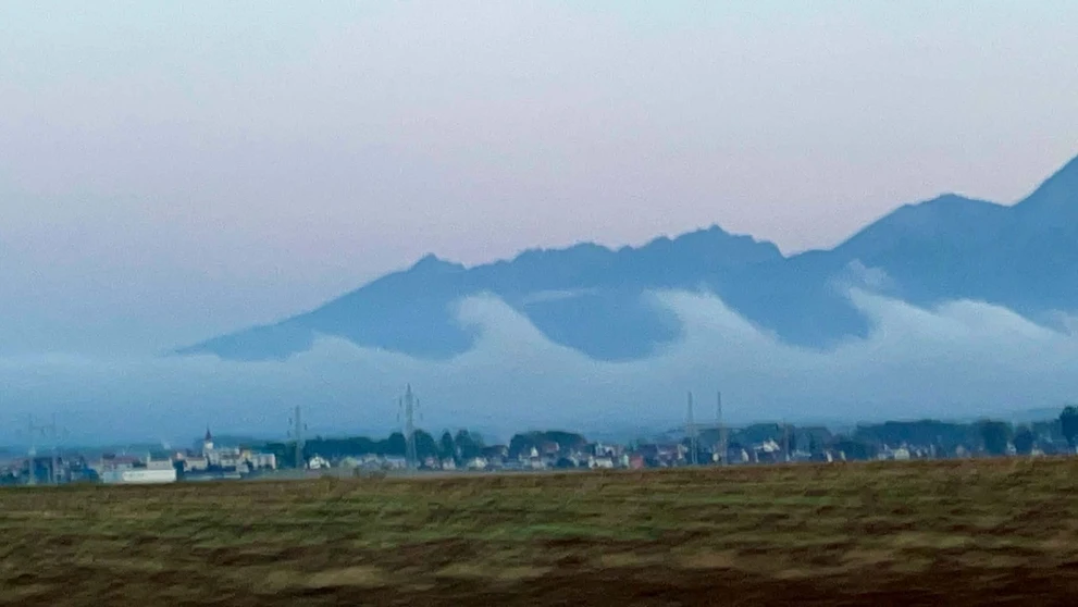Vzácne Kelvin-Helmholtzove oblaky pod Tatrami
