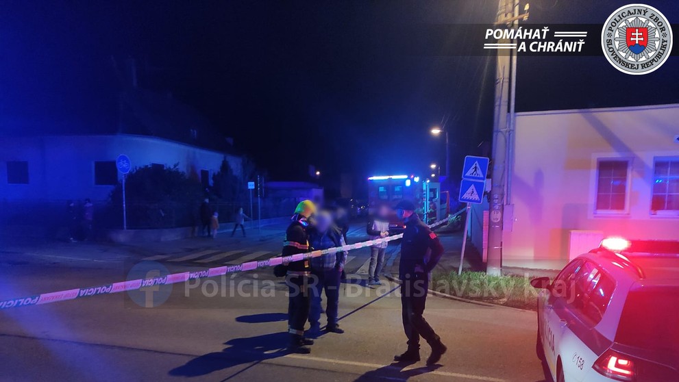 V Bratislave uzavreli niekoľko ulíc pre požiar po výbuchu. 