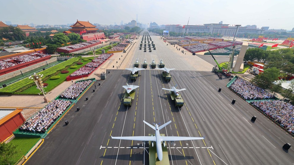 Čínske vojenské drony na prehliadke v Pekingu.