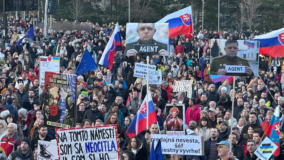 Masa protestujúcich v Bratislave