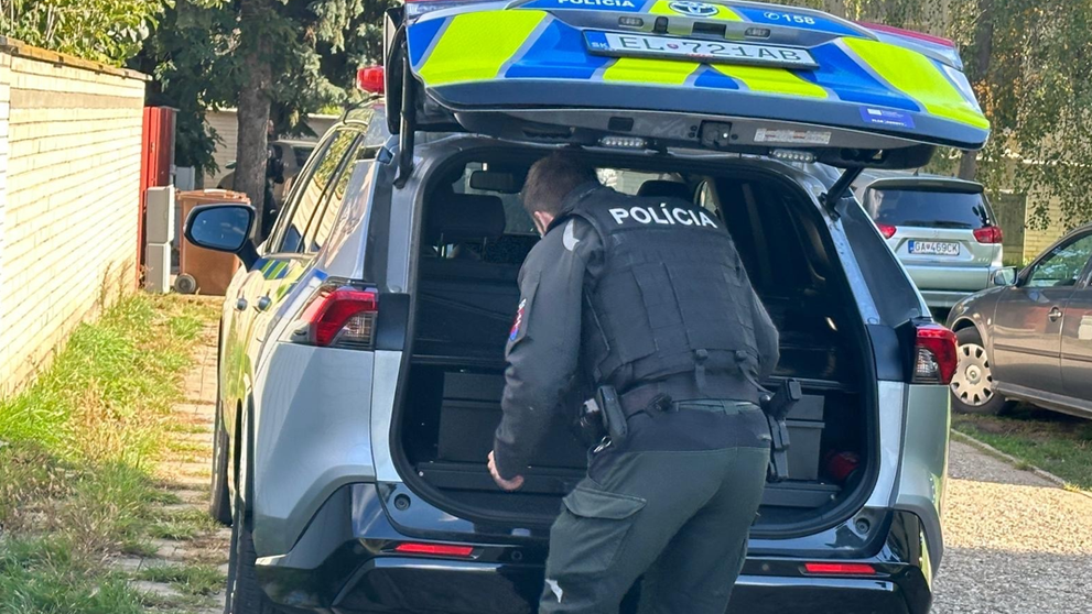 V dome v Trnave našli zavraždenú dvojicu.