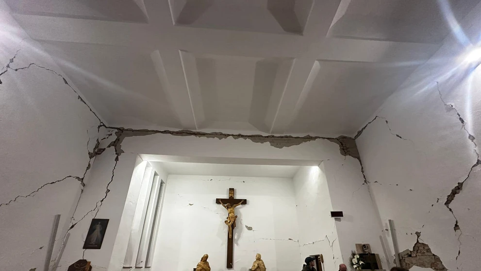 Poškodený kostol v obci Nižná Sitnica
