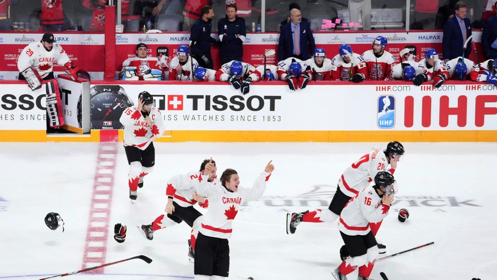 Radosť hráčov Kanady.