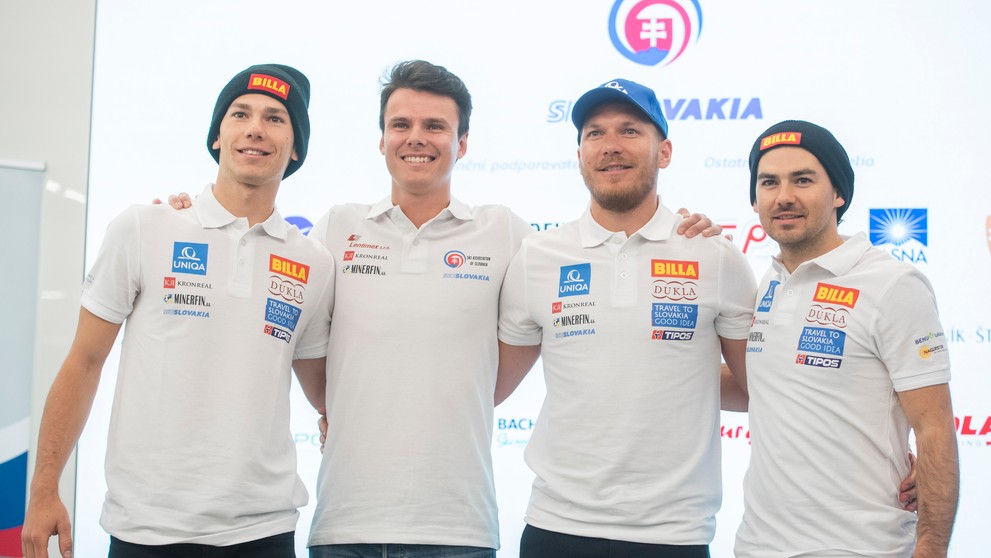 Slovenskí reprezentanti v zjazdovom lyžovaní zľava Teo Žampa, Martin Hyška, Adam Žampa a Andreas Žampa.