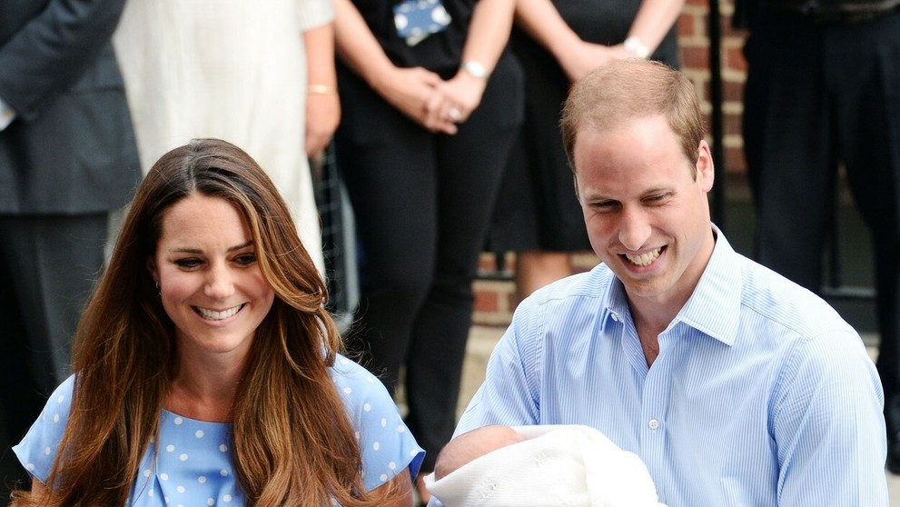 Takto si princa George odniesli z pôrodnice.