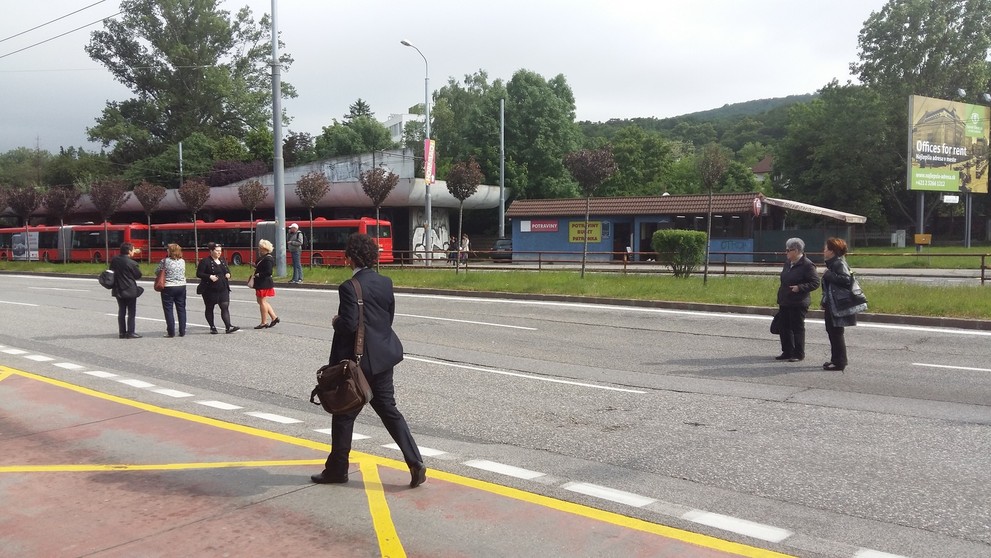 Únik plynu na Lamačskej ceste spôsobil zastavenie dopravy na Patrónke.