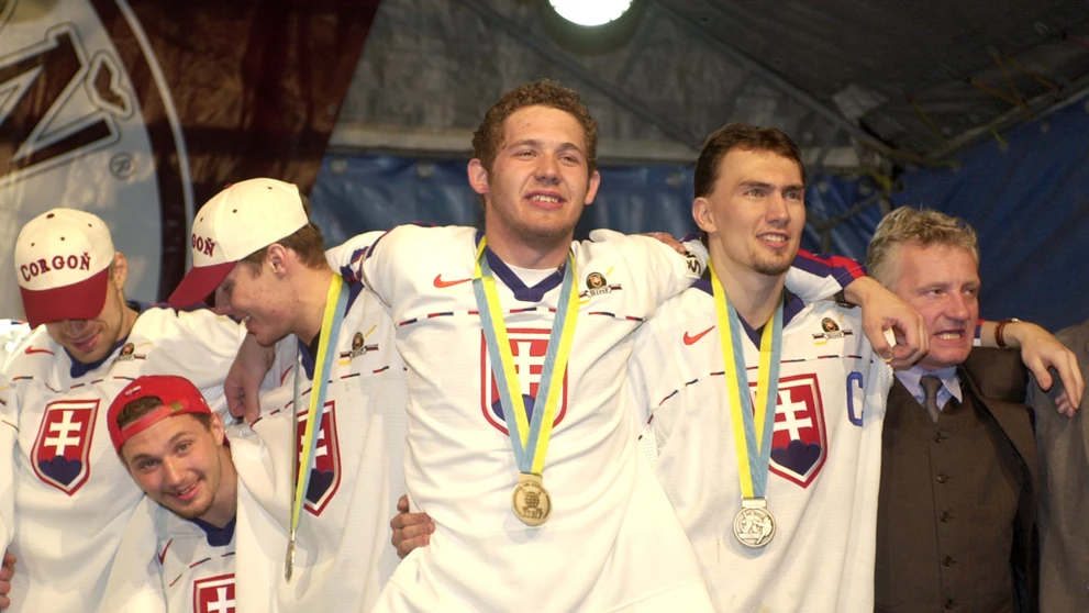 Smutný Ľubomír Sekeráš po prehre vo finále MS 2000 proti Česku.