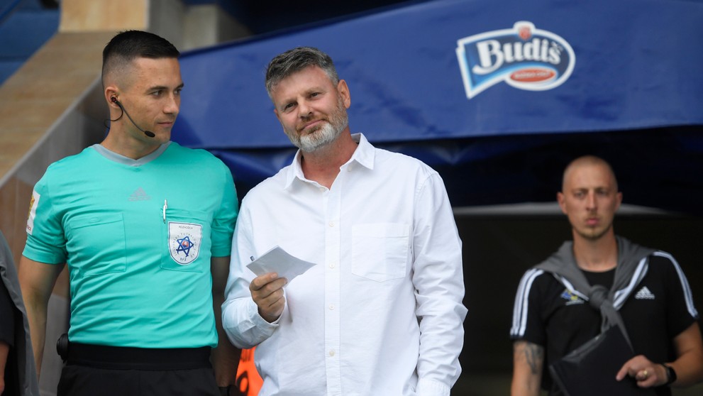 Na snímke uprostred hlavný tréner MFK Zemplín Michalovce Marek Petruš.