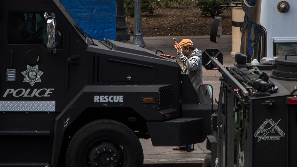 Ozbrojenec sa po štyroch hodinách vzdal polícii.