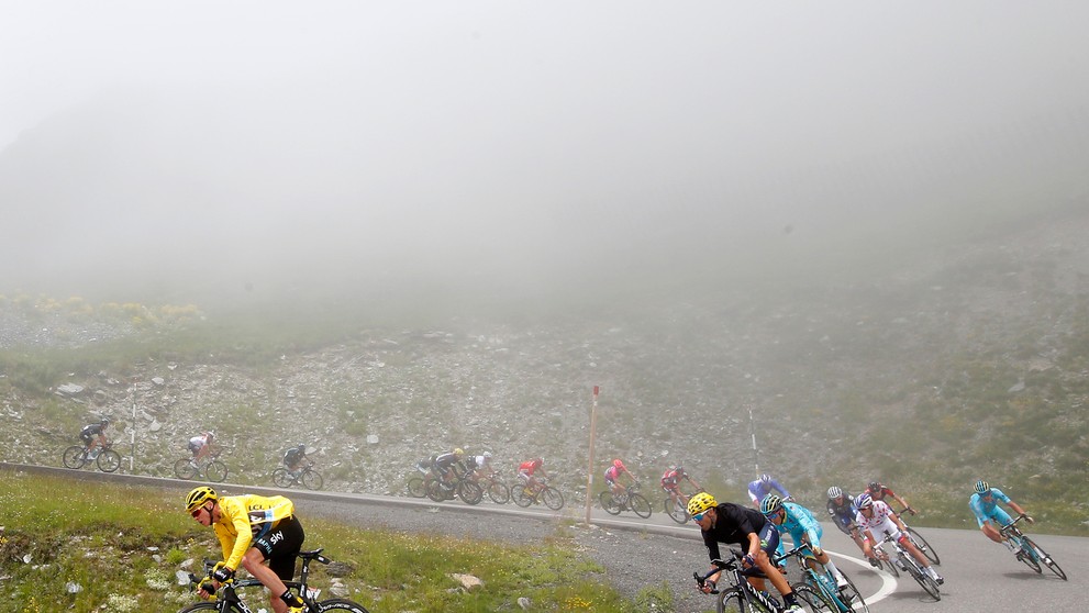 Hneď na úvod etapy čakal cyklistov výstup na najvyšší bod tohtoročnej Tour de France Port d'Envalira.