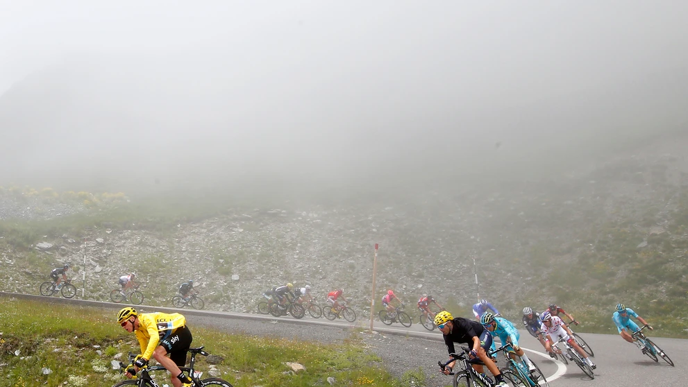 Hneď na úvod etapy čakal cyklistov výstup na najvyšší bod tohtoročnej Tour de France Port d'Envalira.