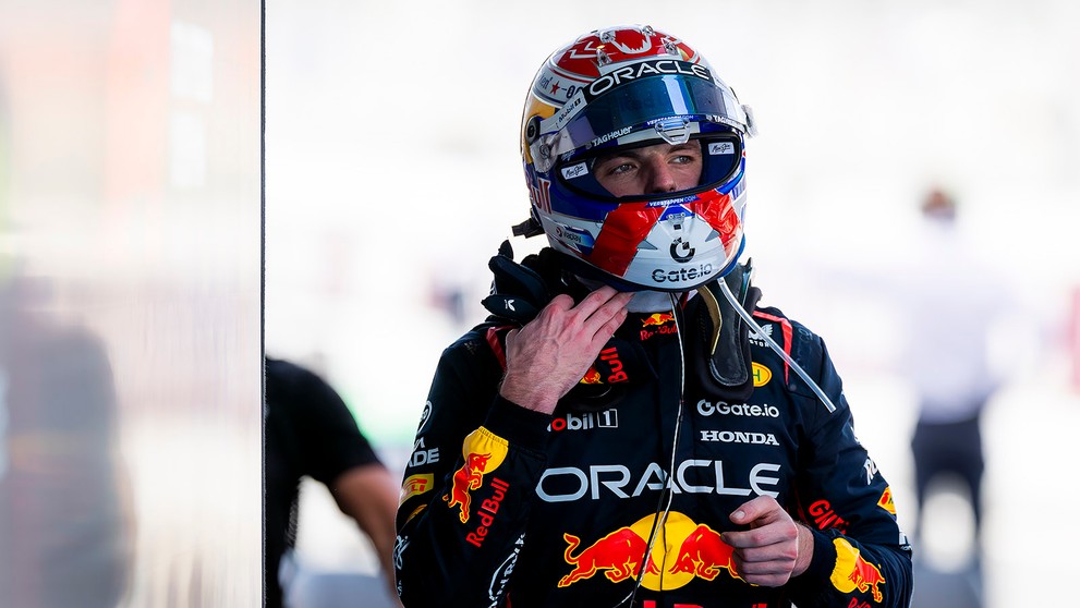 Holanďan Max Verstappen na Red Bulle sa nevyhol penalizácii.