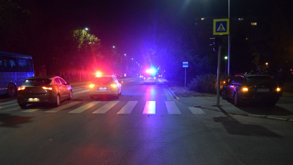 Križovatka ulíc Štúrova a Cintorínska v Nitre, kde auto zrazilo 27-ročnú chodkyňu.