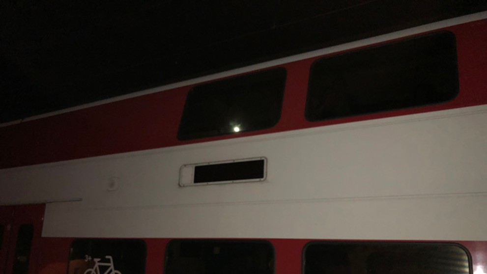 Vlaková súprava bez elektriny.