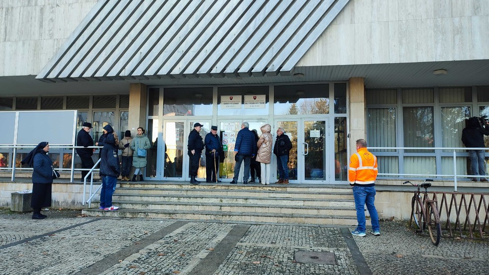 Klientske centrum pre bombovú hrozbu evakuovali.