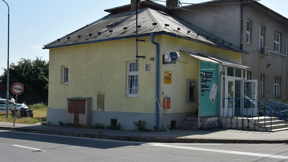 Bankomat v obci Ladce opäť vykradli.