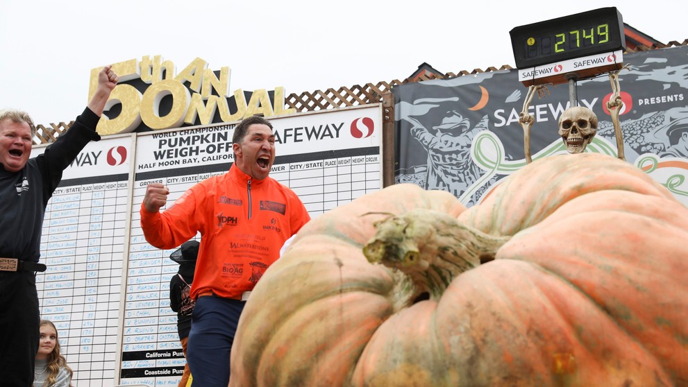 Travis Gienger oslavuje nový rekord.