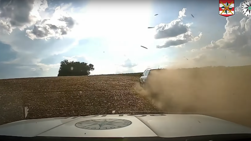 Policajná naháňačka sa skončila vo vinohrade.