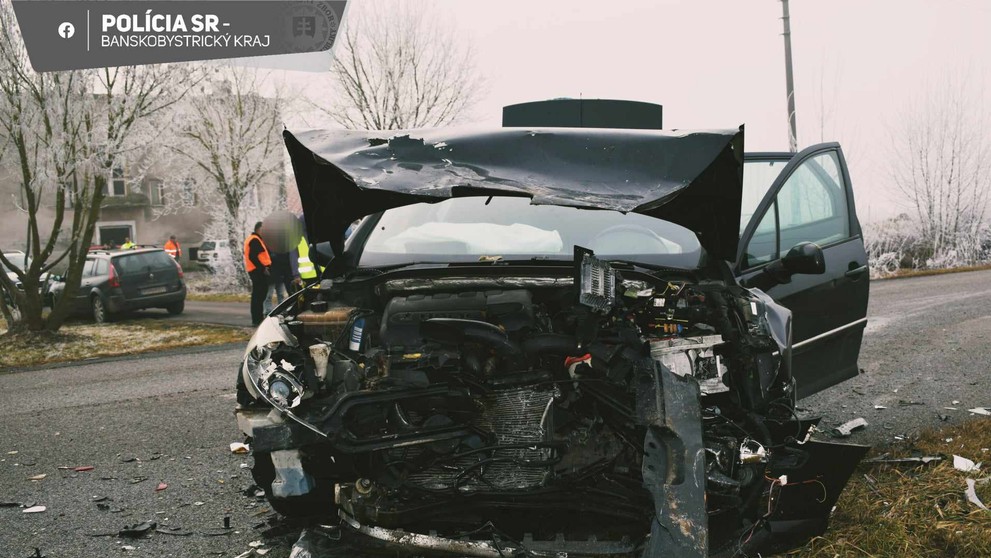 Pri nehode sa vážne zranilo 12-ročné dievča.