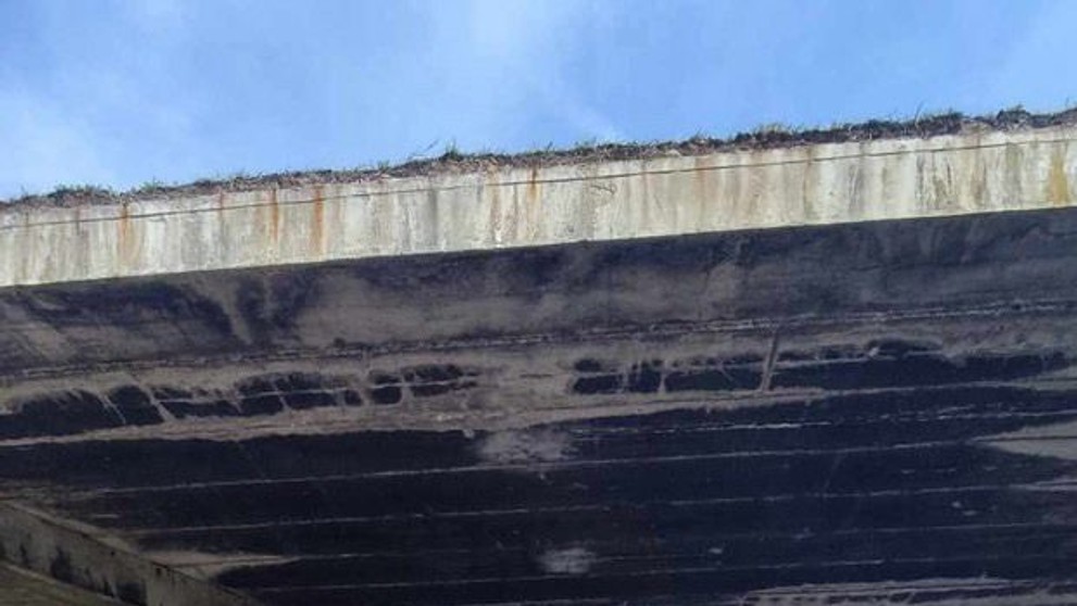 Pád mosta na železničnú trať