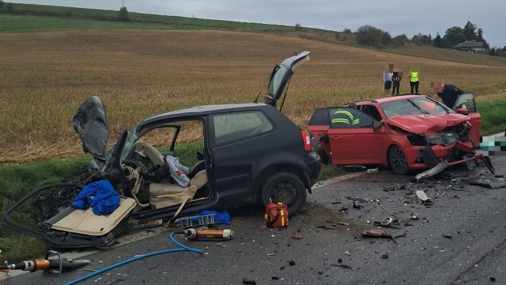 Za Kežmarkom sa zrazili tri autá.