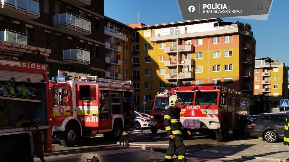 Budovu museli evakuovať.