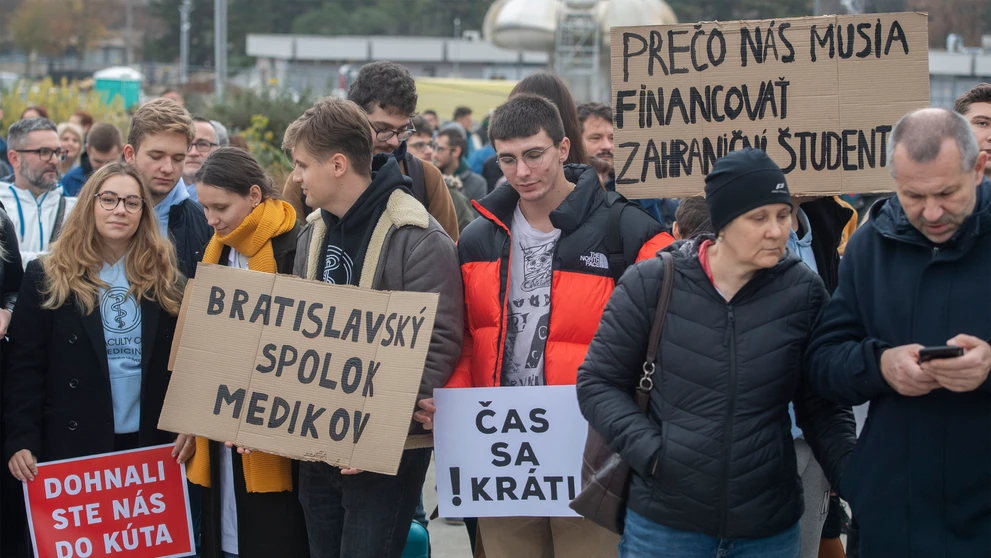 Protest Lekárskeho odborového združenia - Zachráňme zdravotníctvo