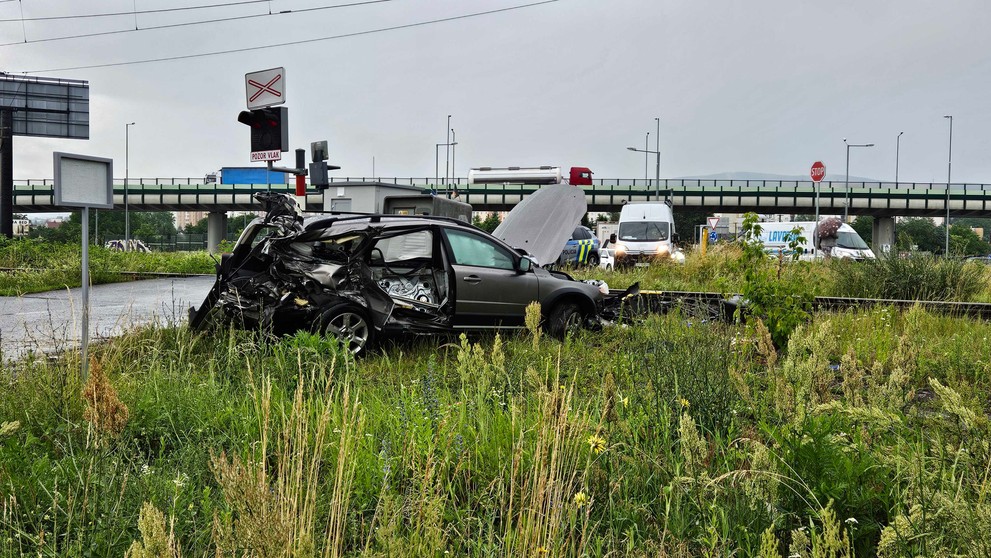 Zrážka vlaku s osobným autom pri Prešove