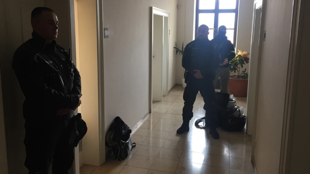 Razia v poslaneckej kancelárii Stanislava Mizíka (ĽS NS).