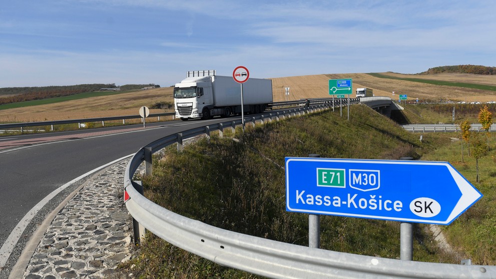 Otvorili diaľnicu M30 od Miškovca až po slovenské hranice.