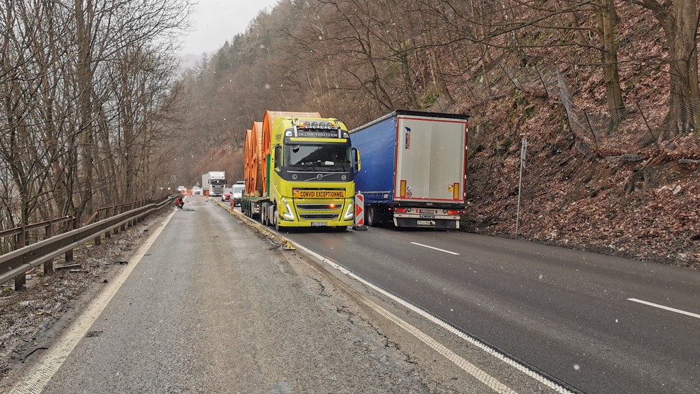 Cesta I/18 v katastri Strečna počas obmedzenej premávky v jednom jazdnom pruhu z dôvodu degradácie oporného a stabilizačného múru