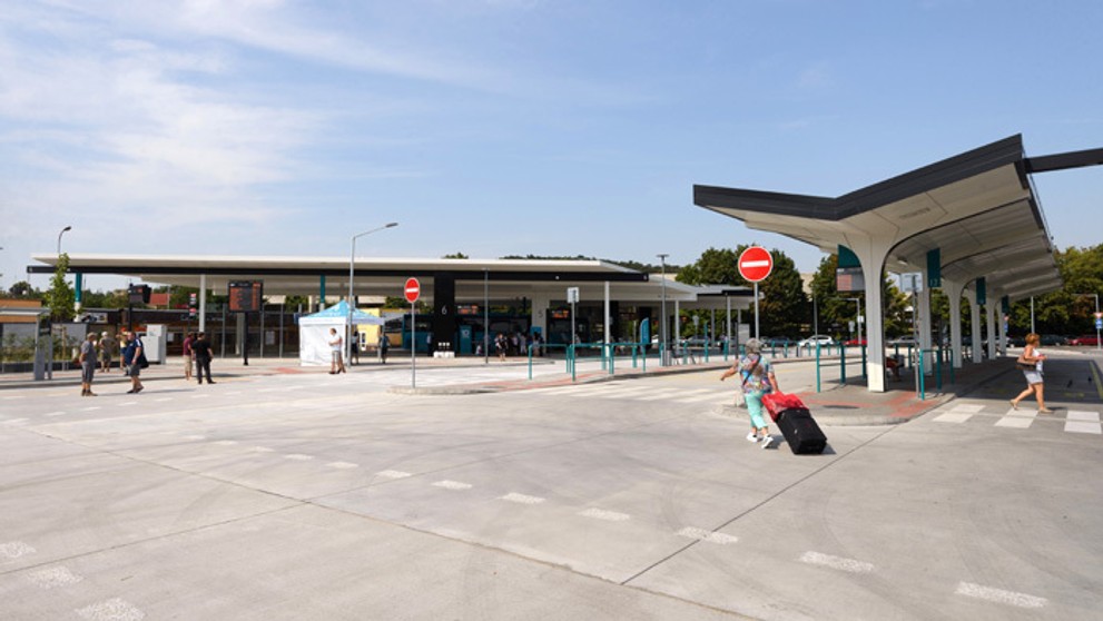 Zmodernizovaná autobusová stanica v Nitre.