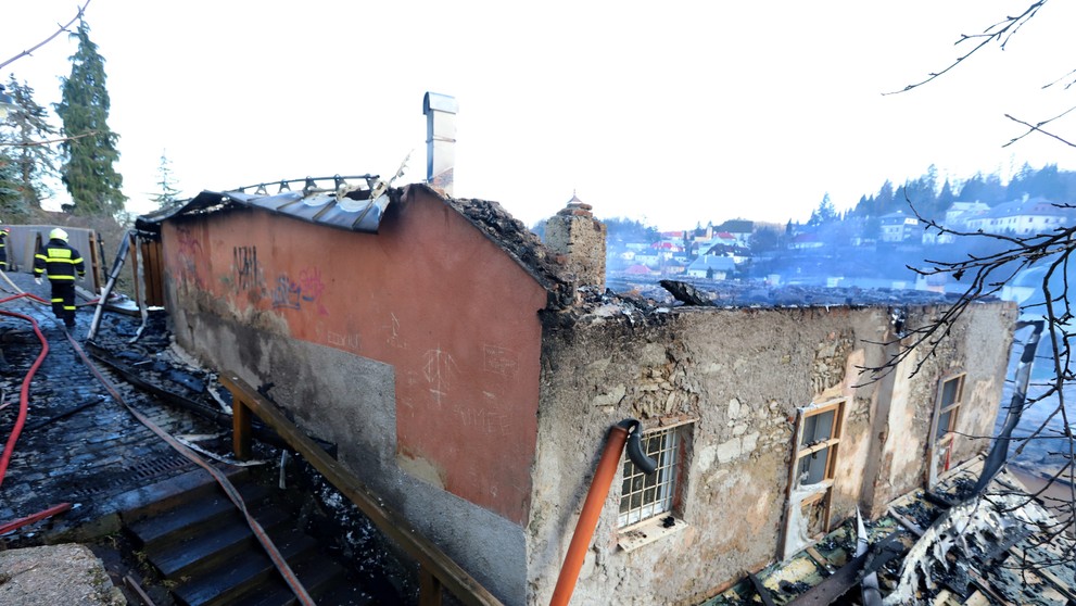 Zničené budovy po požiari v Banskej Štiavnici.