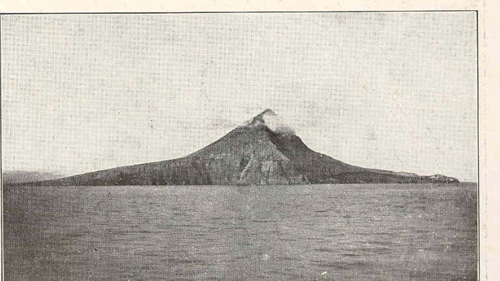 Sopka Krakatoa pred výbuchom.