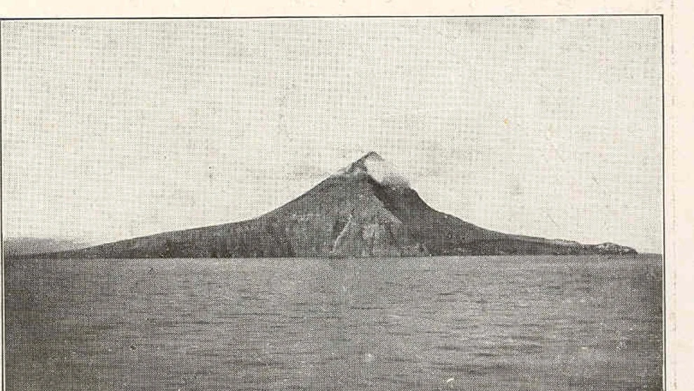 Sopka Krakatoa pred výbuchom.