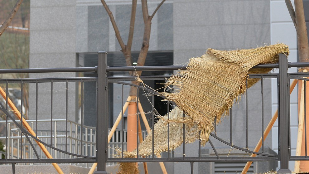 Lietadlo stratilo počas letu stratilo kryciu časť motora.