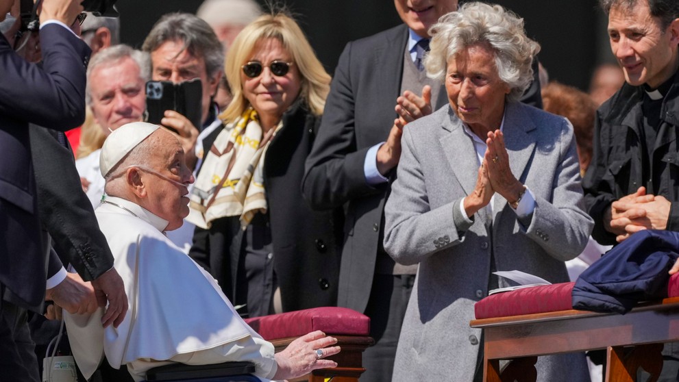 Pápež František na verejnosti.