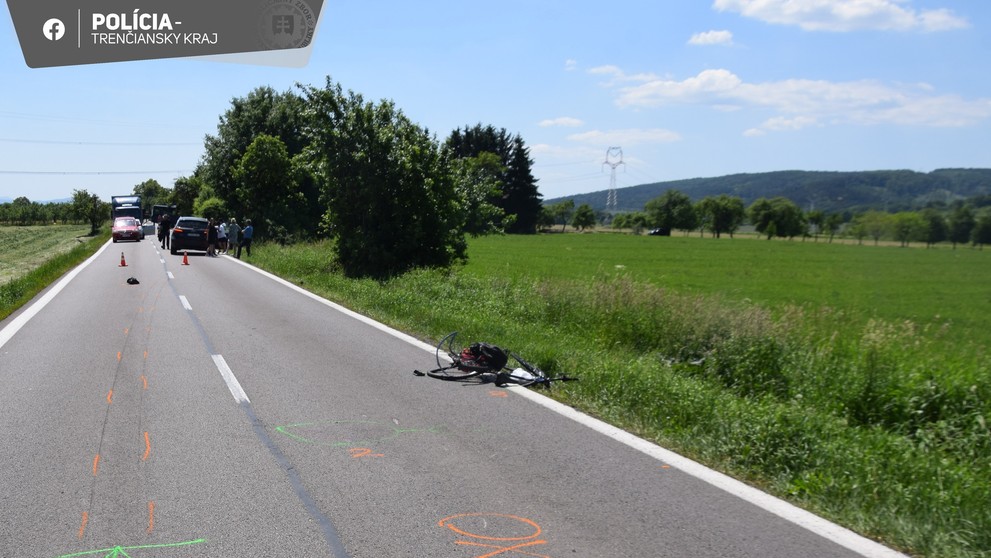 Opitého cyklistu zachytilo auto.