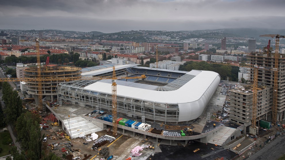 Na snímke stavba Národného futbalového štadióna počas kontrolného dňa.