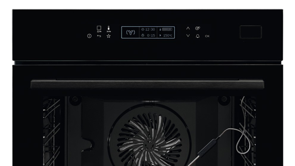 Kim (vpravo) s dcérkou Ollie a manželom Mikeom.