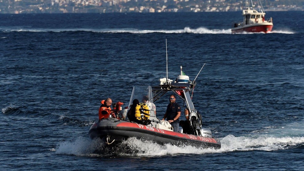 Záchranné a pátracie práce po potopení jachty
